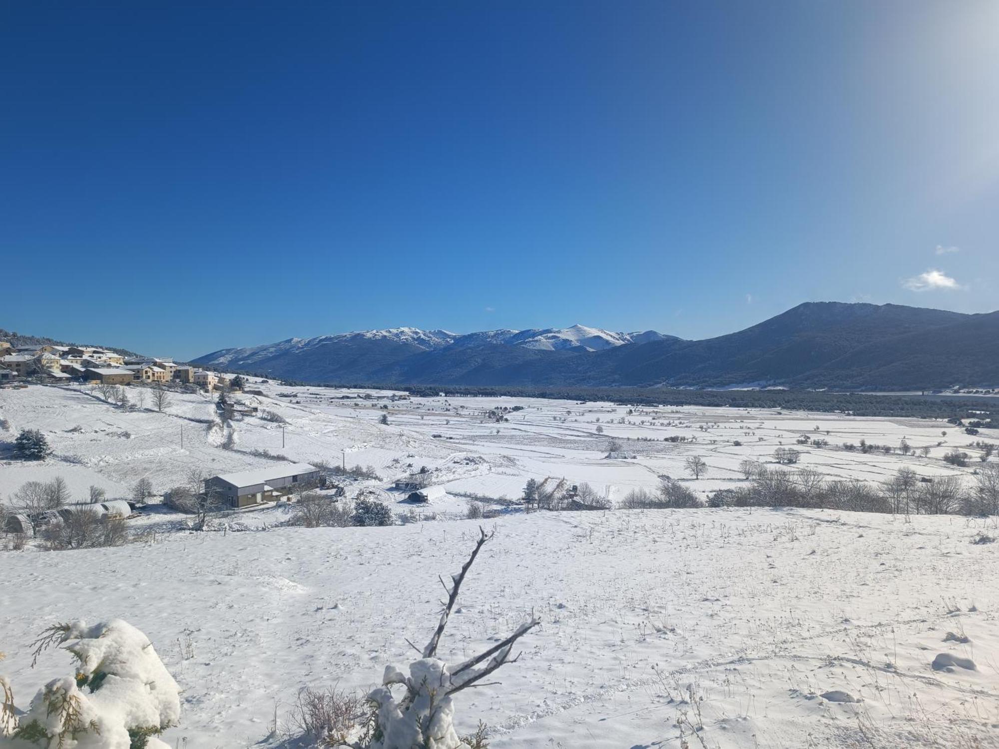 Chalet Pres Des Pistes Avec Vue Panoramique Les Angles  Eksteriør bilde